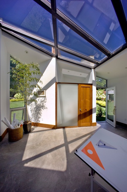 Dossier de presse | 3136-02 - Communiqué de presse | Butterfly Studio - Valerie Schweitzer Architects - Architecture résidentielle - Plentiful and even day lighting ideal for office and studio - Crédit photo : Tom Leighton