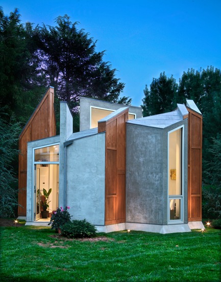 Dossier de presse | 3136-02 - Communiqué de presse | Butterfly Studio - Valerie Schweitzer Architects - Architecture résidentielle - A fortress-like backyard studio - Crédit photo : Tom Leighton