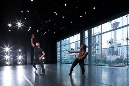Press kit | 2073-15 - Press release | DIALOG Brings Dance to the Streets with Decidedly Jazz Danceworks - DIALOG - Institutional Architecture - The city skyline serves as backdrop for the theatre. Visitors are able to view practice sessions, and the performances are visible from the street.&nbsp; - Photo credit: Ema Peter Photography