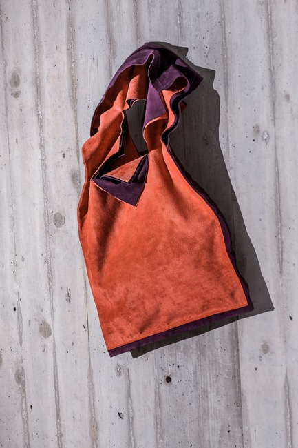 Press kit | 2350-02 - Press release | Elena Vandelli Ηandcrafted Design - Elena Vandelli, Architect and Designer - Fashion Design - Red Leather L+X Bag - Photo credit:  @ George Messaritakis   