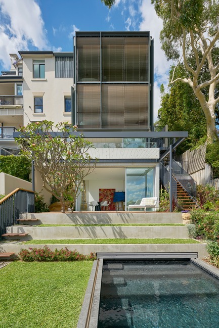 Dossier de presse | 3004-01 - Communiqué de presse | Maybanke - AJ+C - Architecture résidentielle - View of the harbour facade, garden and pool<br> - Crédit photo : Michael Nicholson<br>