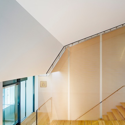 Dossier de presse | 3004-01 - Communiqué de presse | Maybanke - AJ+C - Architecture résidentielle - The originial Mansard roof was reconstructed and now forms a series of folded planes in the ceiling of the studio space.<br> - Crédit photo : Michael Nicholson<br>