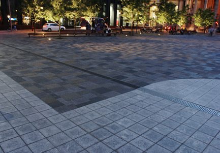 Press kit | 602-12 - Press release | A story set in stoneRedevelopment of Place d’Armes - Groupe IBI-CHBA (Lemay) et Direction des grands parcs et du verdissement, Ville de Montréal - Urban Design - Photo credit: Isabelle Messier-Moreau