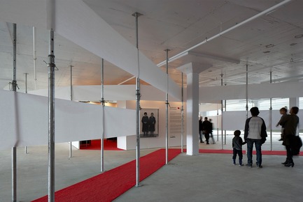 Press kit | 1102-04 - Press release | 9 Unusual Moments - Architecturama - Landscape Architecture -    4 — PAPIER 15<br>Paper inspired layout of a contemporary art fair of works on paper medium<br><br>WINNER – Best of Canada Design Competition 2015<br>---<br>location : Montreal (Qc) 2015<br>Client :&nbsp;Contemporary Art Galleries Association (AGAC)<br>    - Photo credit: James Brittain Photography