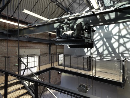 Dossier de presse | 972-05 - Communiqué de presse | 9-9 bisConversion du site de la mine en équipement culturel - Hérault Arnod architectures - Architecture institutionnelle - Pont roulant restauré - Crédit photo : André Morin