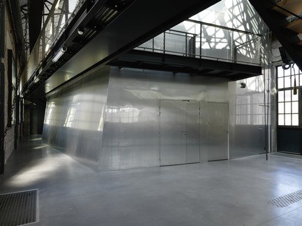 Dossier de presse | 972-05 - Communiqué de presse | 9-9 bisConversion du site de la mine en équipement culturel - Hérault Arnod architectures - Architecture institutionnelle - Le volume du plateau télé - Crédit photo : André Morin