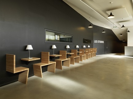 Dossier de presse | 972-05 - Communiqué de presse | 9-9 bisConversion du site de la mine en équipement culturel - Hérault Arnod architectures - Architecture institutionnelle - Hall des studios d'enregistrement - Crédit photo : André Morin