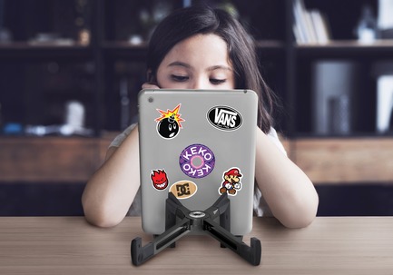Press kit | 3140-01 - Press release | The Keko Tablet Stand: A New Design with a New Approach to Ergonomics - X2 PRODUCTS EDITION - Product - Photo credit: Meteore Design