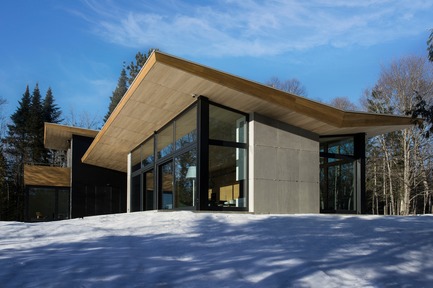 Dossier de presse | 720-10 - Communiqué de presse | L'aile de bois - yh2 - Architecture résidentielle - Crédit photo : David Marien-Landry&nbsp;