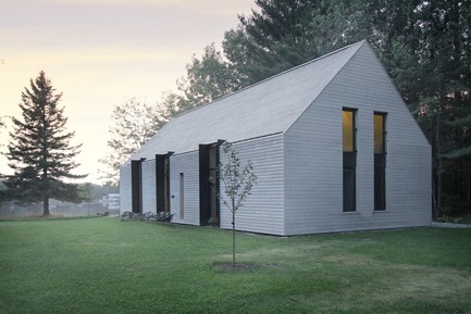 Dossier de presse | 720-11 - Communiqué de presse | Fenêtre sur le Lac - yh2 - Architecture résidentielle - Crédit photo : Francis Pelletier