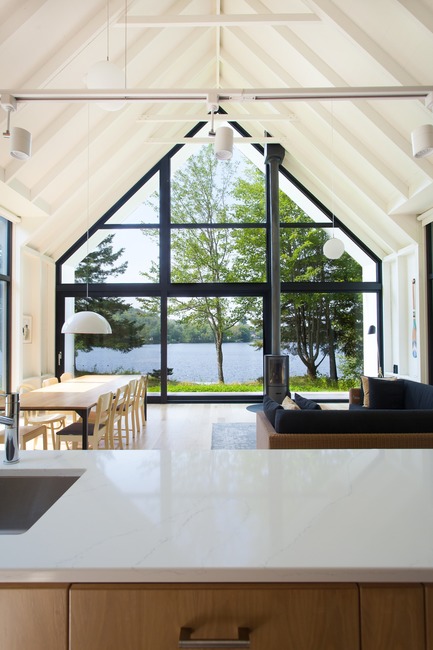 Dossier de presse | 720-11 - Communiqué de presse | Fenêtre sur le Lac - yh2 - Architecture résidentielle - Crédit photo : Francis Pelletier