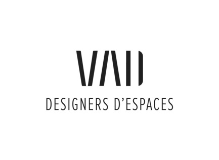 Dossier de presse | 1195-01 - Communiqué de presse | Un nouvel environnement dynamique de travail pour la Banque Nationale - VAD Designers d'espaces - Design d’intérieur commercial - À propos de VAD Designers d'espaces:<br>VAD Designers d'espaces est une firme de design intérieur spécialisée dans l'aménagement d'espaces corporatifs, institutionnels et commerciaux, œuvrant à l'échelle nationale.&nbsp;Guidés par la sensibilité, l'instinct et l'authenticité, l'équipe de 25 créatifs conjugue idées innovantes et méthodologie précise pour donner vie à des projets à l'image de ses clients.&nbsp;<br>Chaque nouveau projet est une occasion unique de déployer leur vision créative, et leur intelligence dans la conception d'environnements centrés sur l'humain.&nbsp;<br> - Crédit photo : www.vad.qc.ca