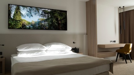 Dossier de presse | 3141-01 - Communiqué de presse | Forest of Eden - SofijaSilvia - Art -  Project title: Forest of Eden<br>Lightbox by artist: SofijaSilvia<br>Hotel Eden, Rovinj, Croatia   - Crédit photo :   SofijaSilvia  