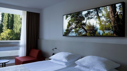 Dossier de presse | 3141-01 - Communiqué de presse | Forest of Eden - SofijaSilvia - Art -  Project title: Forest of Eden<br>Lightbox by artist: SofijaSilvia<br>Hotel Eden, Rovinj, Croatia  - Crédit photo : SofijaSilvia