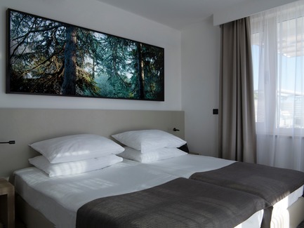 Dossier de presse | 3141-01 - Communiqué de presse | Forest of Eden - SofijaSilvia - Art -  Project title: Forest of Eden<br>Lightbox by artist: SofijaSilvia<br>Hotel Eden, Rovinj, Croatia  - Crédit photo : SofijaSilvia