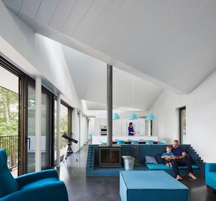 Press kit | 3177-01 - Press release | Sky House - Julia Jamrozik and Coryn Kempster - Residential Architecture -         View from livingroom looking toward kitchen with study/guestroom beyond - Photo credit:  Doublespace Photography 