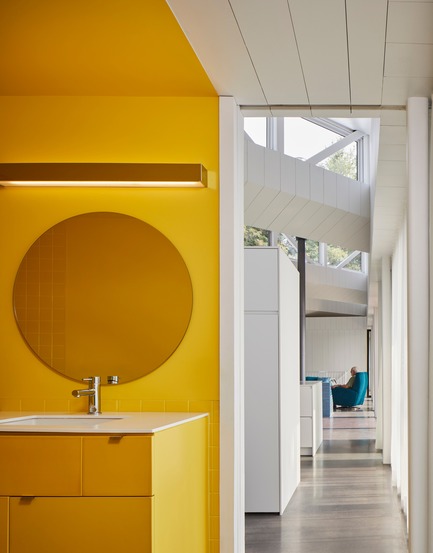 Press kit | 3177-01 - Press release | Sky House - Julia Jamrozik and Coryn Kempster - Residential Architecture -         View from the washroom looking toward the livingroom - Photo credit: Doublespace Photography