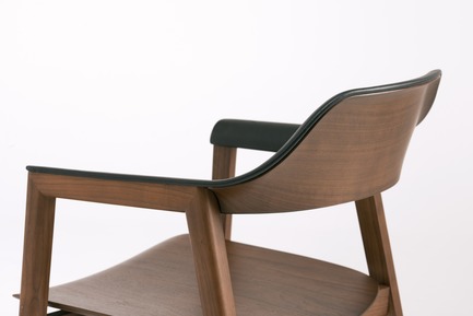 Dossier de presse | 2998-01 - Communiqué de presse | Conde House to Showcase Breadth of New Products and Design Options at Design San Francisco 2018 - Conde House - Design d’intérieur résidentiel - TEN&nbsp;Armchair Wood Back (wood seat) - Crédit photo : Conde House