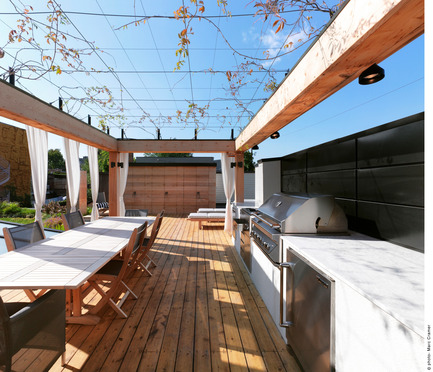 Press kit | 1054-01 - Press release | White canvas on a green roof - Martine Brisson designer d'intérieur - Residential Interior Design - Photo credit: Marc Cramer 