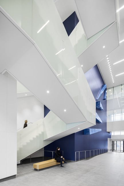 Dossier de presse | 673-19 - Communiqué de presse | Dévoilement des lauréats de la 11e édition des GRANDS PRIX DU DESIGN - Agence PID - Concours -  PRIX AIRE COMMUNE<br>Centre hospitalier de l’Université de Montréal<br>CannonDesign + NEUF architect(e)s<br>  - Crédit photo :  Adrien Williams 