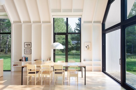 Dossier de presse | 673-19 - Communiqué de presse | Dévoilement des lauréats de la 11e édition des GRANDS PRIX DU DESIGN - Agence PID - Concours -  PRIX VALORISATION DU MATÉRIAU BOIS DANS UN DESIGN<br>INTÉRIEUR - RÉSIDENTIEL<br>Fenêtre sur le Lac<br>yh2 _ yiacouvakis hamelin architectes<br>  - Crédit photo :  FrancisPelletier 