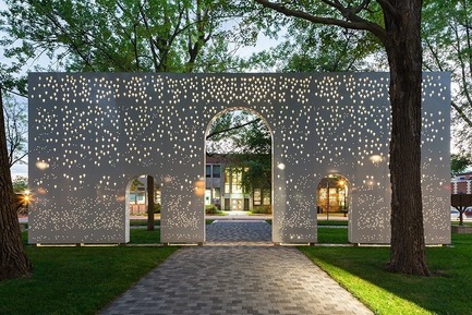 Dossier de presse | 673-19 - Communiqué de presse | Dévoilement des lauréats de la 11e édition des GRANDS PRIX DU DESIGN - Agence PID - Concours -  MENTION ÉCLAIRAGE<br>Place Curé-Labelle<br>BC2<br>  - Crédit photo :  Immophoto 