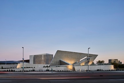 Dossier de presse | 673-19 - Communiqué de presse | Dévoilement des lauréats de la 11e édition des GRANDS PRIX DU DESIGN - Agence PID - Concours - PRIX MULTIDISCIPLINARITÉ<br>Monument National de l’Holocaust, Ottawa<br>Claude Cormier + Associés en collaboration avec Studio Daniel<br>Libeskind - Architecture, Edward Burtinski - Artiste photographe, Doris<br>Bergen - conseillère / Holocaust Studies University of Toronto, Lord<br>Cultural Resources<br> - Crédit photo :  Doublespace Photography 