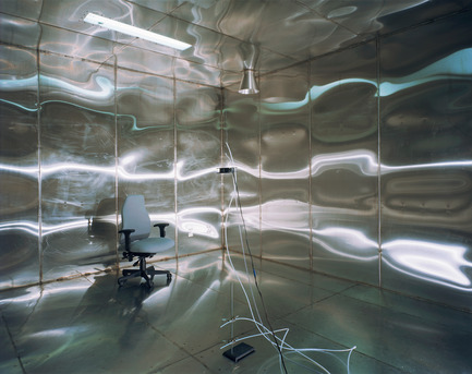 Press kit | 701-09 - Press release | Lynne Cohen, Laurent Grasso and Tino Sehgal - Musée d'art contemporain de Montréal (MAC) - Event + Exhibition - Laboratory, 1999/2011Lynne CohenÉpreuve à développement chromogène194 x 232 cmCollection Giverny Capital