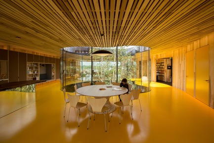 Dossier de presse | 3160-02 - Communiqué de presse | Frame Awards 2018 Winners Announced In Amsterdam - Frame - Design d’intérieur commercial - dRMM - Jury Prize for Healthcare Centre of the Year - Maggie’s Oldham, Oldham<br> - Crédit photo : Alex de Rijke, Jasmin Sohi, Tony Barwell &amp; Jon Cardwell