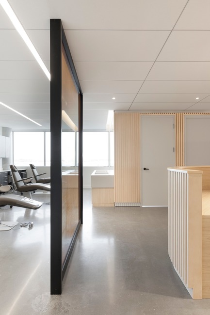 Dossier de presse | 3252-01 - Communiqué de presse | La clinique Go Orthodontistes - Natasha Thorpe Design - Design d’intérieur commercial - Clinique Go Orthodontistes Brossard - Crédit photo : Maxime Brouillet