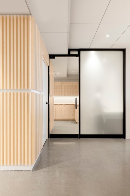 Dossier de presse | 3252-01 - Communiqué de presse | La clinique Go Orthodontistes - Natasha Thorpe Design - Design d’intérieur commercial - Clinique Go Orthodontistes Brossard - Crédit photo : Maxime Brouillet