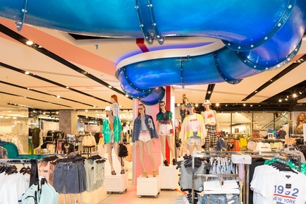 Press kit | 3220-01 - Press release | Topshop Splash! - YourStudio - Commercial Interior Design - Photo credit:  Topshop