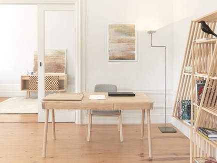 Dossier de presse | 2253-04 - Communiqué de presse | Associative Design Debuts‘The Best of Portugal’ at the Architectural Digest Design Show - Associative Design - Évènement + Exposition - Associative Design_The Best of Portugal Wewood Metis Desk - Crédit photo : Wewood