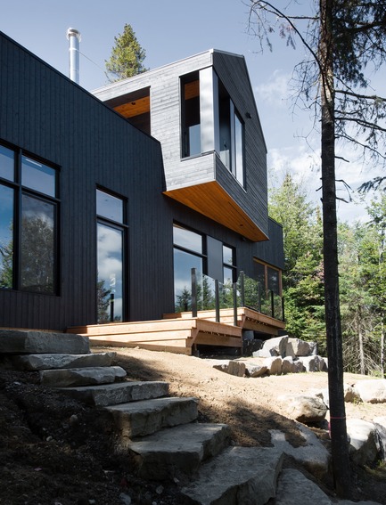 Dossier de presse | 1678-03 - Communiqué de presse | Résidence de la Canardière - Atelier BOOM-TOWN - Architecture résidentielle - Façade côté lac (Est) - Crédit photo : Steve Montpetit