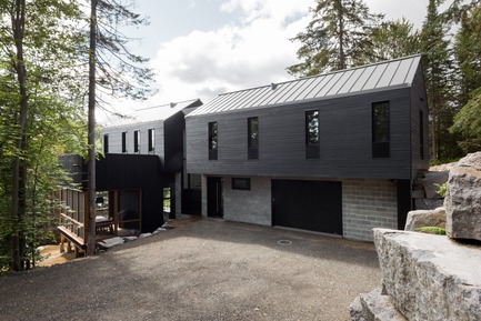 Dossier de presse | 1678-03 - Communiqué de presse | Résidence de la Canardière - Atelier BOOM-TOWN - Architecture résidentielle - Façade nord - Crédit photo : Steve Montpetit