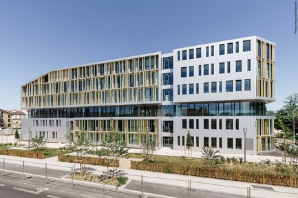 Dossier de presse | 2276-07 - Communiqué de presse | ArchiDesignclub Awards 2018 : découvrez les projets lauréats ! - ArchiDesignclub by Muuuz - Concours - Prix "Tertiaire - Réhabilitation" : Grande Halle Gerland, Lyon (7e) -   Reichen &amp; Robert et Associés et D3 Architectes - Crédit photo : Philippe Roguet