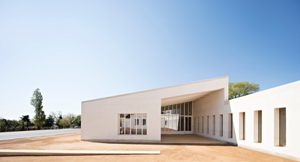 Dossier de presse | 2276-07 - Communiqué de presse | ArchiDesignclub Awards 2018 : découvrez les projets lauréats ! - ArchiDesignclub by Muuuz - Concours - Prix "Équipement" : Centre éducatif fermé, Marseille (13e) - COMBAS   Architectes - Crédit photo : Javier Callejas