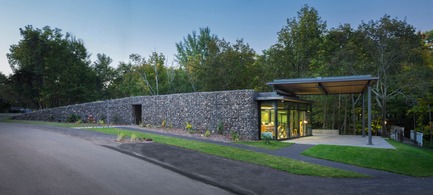 Dossier de presse | 2263-02 - Communiqué de presse | Harmonie entre nature, architecture et patrimoine : Pavillon paysage à St-Roch-des-Aulnaies - Anne Carrier Architectes - Architecture institutionnelle - Crédit photo : Stéphane Groleau