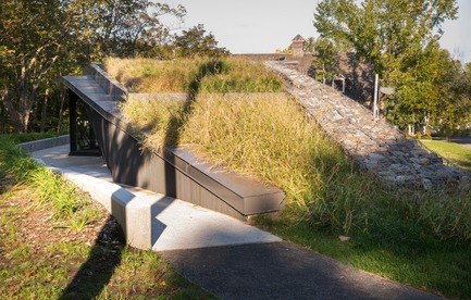 Dossier de presse | 2263-02 - Communiqué de presse | Harmonie entre nature, architecture et patrimoine : Pavillon paysage à St-Roch-des-Aulnaies - Anne Carrier Architectes - Architecture institutionnelle - Crédit photo : Stéphane Groleau