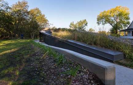 Dossier de presse | 2263-02 - Communiqué de presse | Harmonie entre nature, architecture et patrimoine : Pavillon paysage à St-Roch-des-Aulnaies - Anne Carrier Architectes - Architecture institutionnelle - Crédit photo : Stéphane Groleau