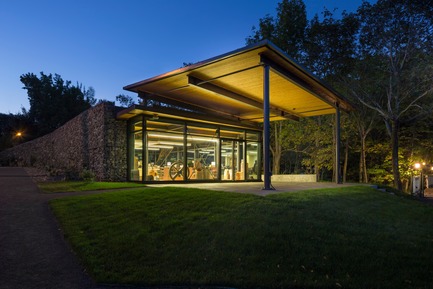 Dossier de presse | 2263-02 - Communiqué de presse | Harmonie entre nature, architecture et patrimoine : Pavillon paysage à St-Roch-des-Aulnaies - Anne Carrier Architectes - Architecture institutionnelle - Crédit photo : Stéphane Groleau