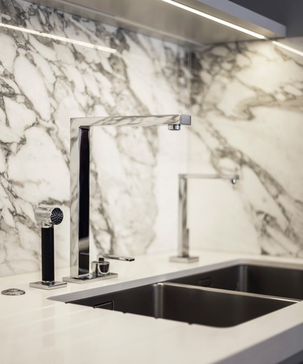 Dossier de presse | 1701-03 - Communiqué de presse | Highgate Hill - LLI Design - Design d’intérieur résidentiel - Kitchen - Tap + Marble Detail - Crédit photo : Photography / Styling : Rick Mccullagh / LLI Design