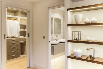 Dossier de presse | 1701-03 - Communiqué de presse | Highgate Hill - LLI Design - Design d’intérieur résidentiel - Master - Dressing - Ensuite - Bespoke Joinery Unit - Crédit photo : Photography / Styling : Rick Mccullagh / LLI Design
