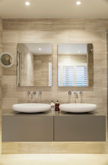 Dossier de presse | 1701-03 - Communiqué de presse | Highgate Hill - LLI Design - Design d’intérieur résidentiel - Master Ensuite - Vanity Unit - Crédit photo : Photography / Styling : Rick Mccullagh / LLI Design