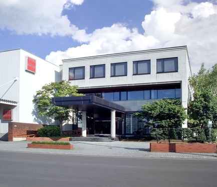 Dossier de presse | 2998-02 - Communiqué de presse | Conde House Celebrates 50 Years of Fine Furniture Craftsmanship - Conde House - Produit - Asahikawa HQ - Crédit photo : Conde House