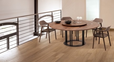 Dossier de presse | 2998-02 - Communiqué de presse | Conde House Celebrates 50 Years of Fine Furniture Craftsmanship - Conde House - Produit - RB Dining Table and Wing Chair  - Crédit photo : Conde House