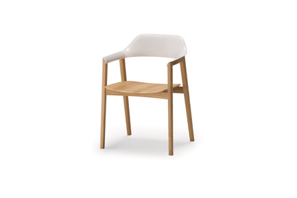 Dossier de presse | 2998-02 - Communiqué de presse | Conde House Celebrates 50 Years of Fine Furniture Craftsmanship - Conde House - Produit - TEN Chair White - Crédit photo : Conde House