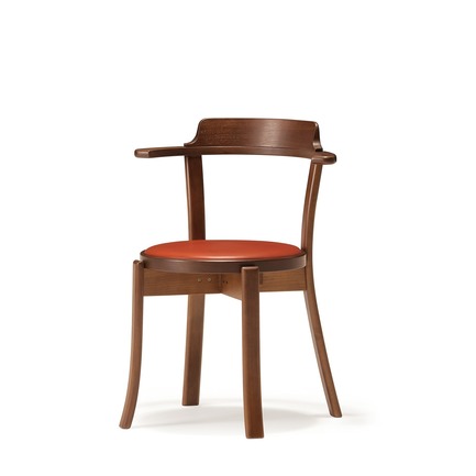 Dossier de presse | 2998-02 - Communiqué de presse | Conde House Celebrates 50 Years of Fine Furniture Craftsmanship - Conde House - Produit - Darby Armchair - Crédit photo : Conde House