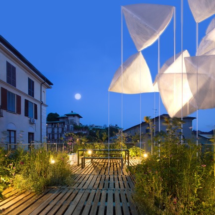 Dossier de presse | 3145-01 - Communiqué de presse | agrAir installation at Milan Design Week 2018 - Piuarch - Évènement + Exposition - agrAir project on the rooftop garden of Piuarch's office in Milan<br> - Crédit photo : Piuarch