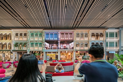 Press kit | 1089-04 - Press release | Moment Factory Was Commissioned by Singapore’s Changi Airport Group to Create Major New Experiential Media Features - Moment Factory - Multimedia Design - Peranakan Love Story - Photo credit: Moment Factory